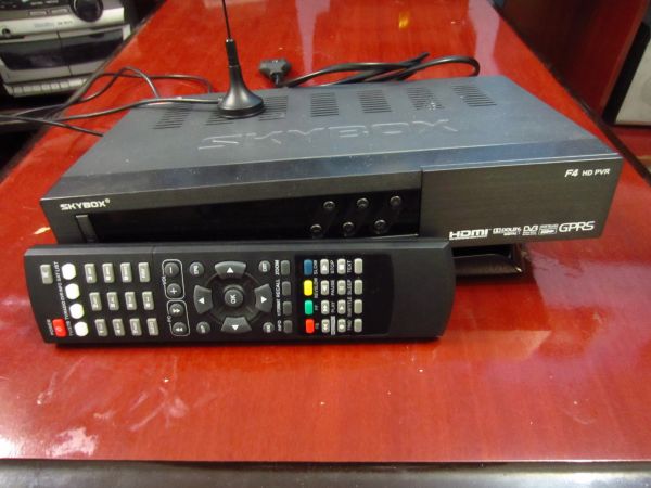 Skybox F4 Receptor desbloqueado para claro TV